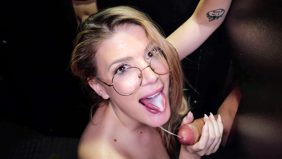 Il primo Gloryhole di Riley Rose