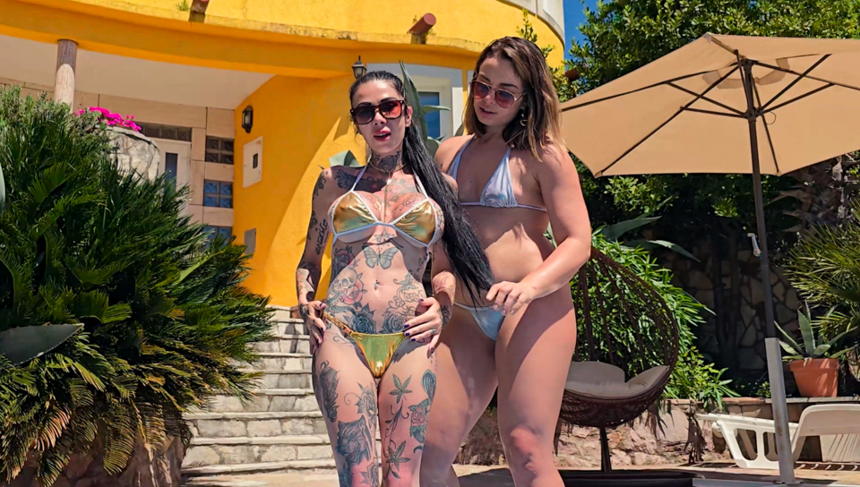 Megan Inky loves fucking Sophia Burns tight ass!