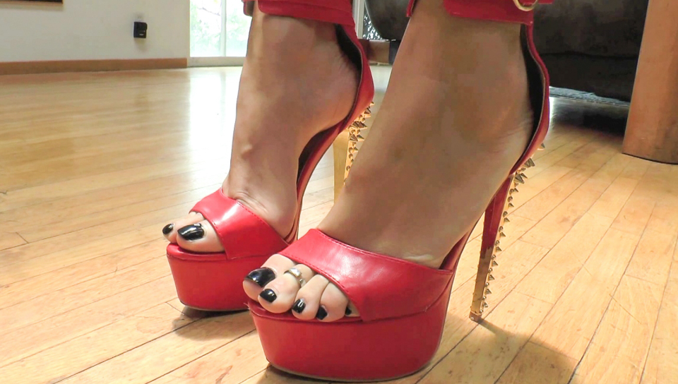 Buttman's Focus: Feet!